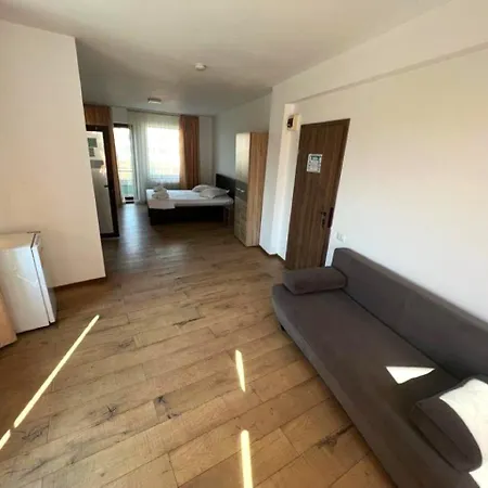 Pensiune Casa Maya Mamaia Nord 3*